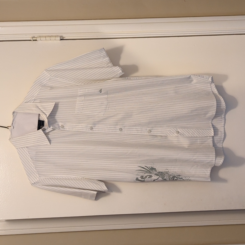 Quiksilver men's short sleeve button down shirt. Size L.